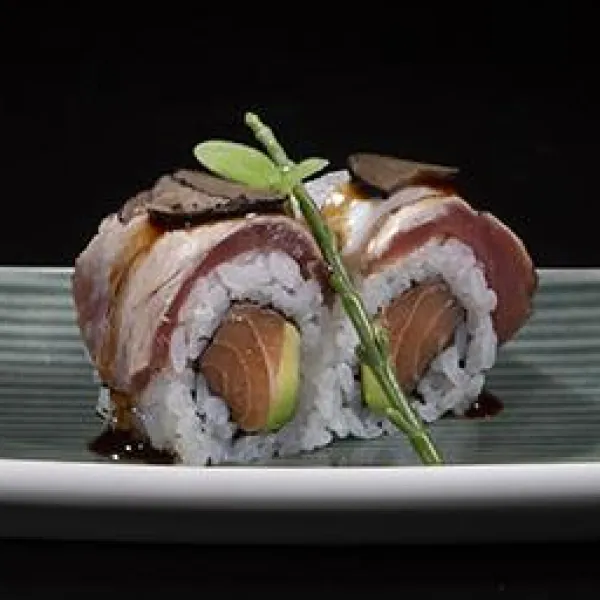 URA TRUFA SALMON ROLL   4PIEZAS