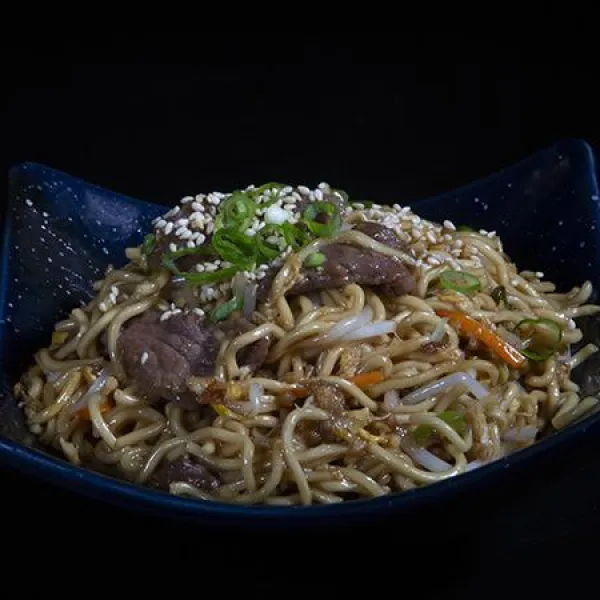 TALLARINES CON TERNERA Y  VERDURAS